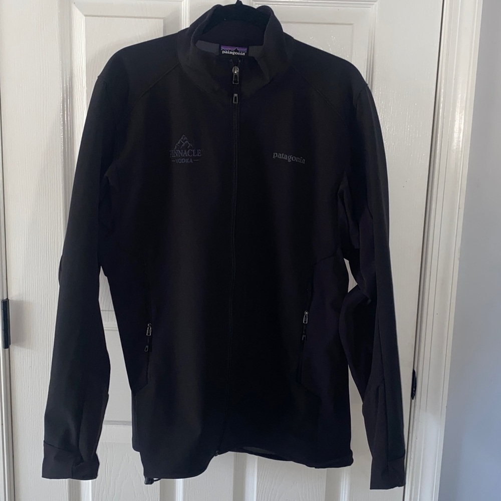 Patagonia Black Softshell Jacket Polartec Large Pinnacle Vodka logo